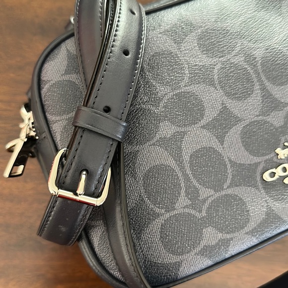 LIKE NEW COACH • Jes Crossbody in Signature Canvas - Picture 12 of 12